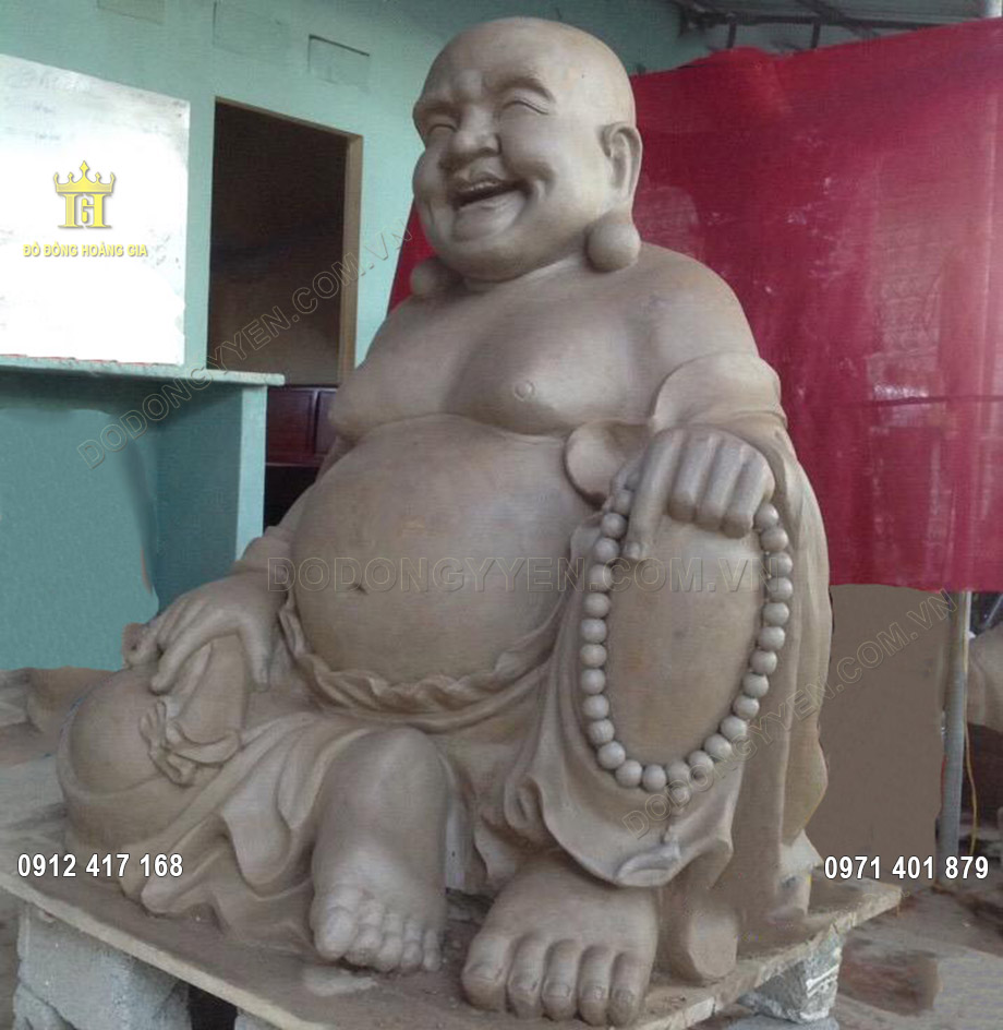 Tạo mẫu đất đ&uacute;c tượng Phật Di Lặc